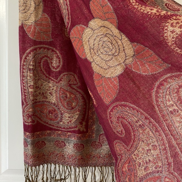 Red, Gold, Silver Pashmina Wrap/ Stole w Tassel Fringe, Roses & Paisley Print - Picture 11 of 14